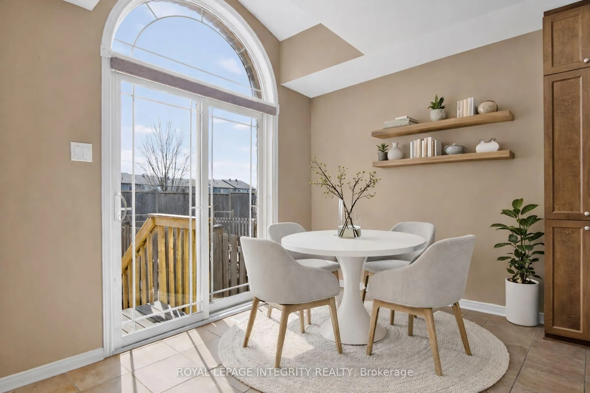 Photo 8 of 672 Pepperville Crescent E, Ottawa, Kanata - Emerald Meadows/Trailwest — HOMEH