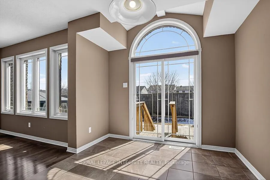 Photo 9 of 672 Pepperville Crescent E, Ottawa, Kanata - Emerald Meadows/Trailwest — HOMEH
