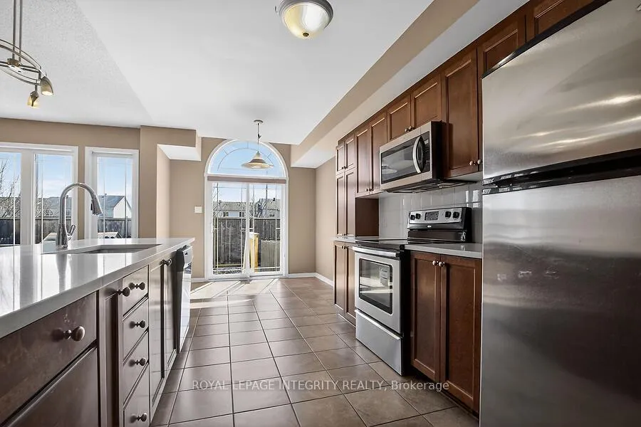 Photo 10 of 672 Pepperville Crescent E, Ottawa, Kanata - Emerald Meadows/Trailwest — HOMEH