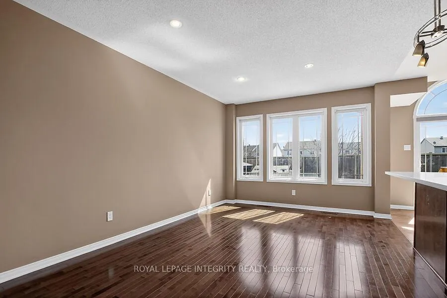 Photo 12 of 672 Pepperville Crescent E, Ottawa, Kanata - Emerald Meadows/Trailwest — HOMEH