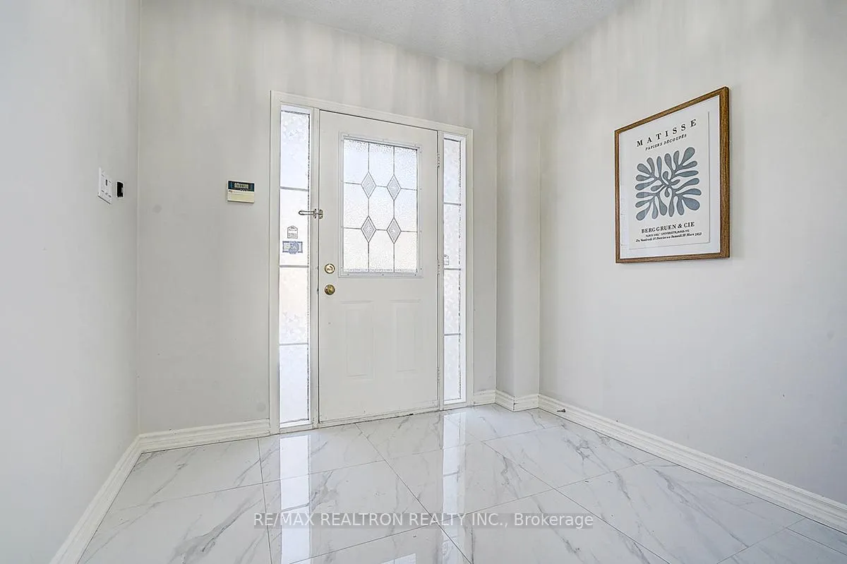 Photo 4 of 175 Trail Ridge Lane, Markham, Berczy — HOMEH