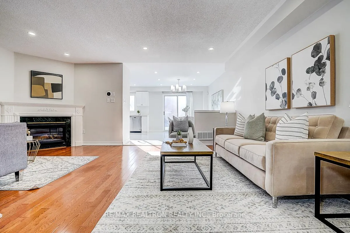 Photo 8 of 175 Trail Ridge Lane, Markham, Berczy — HOMEH