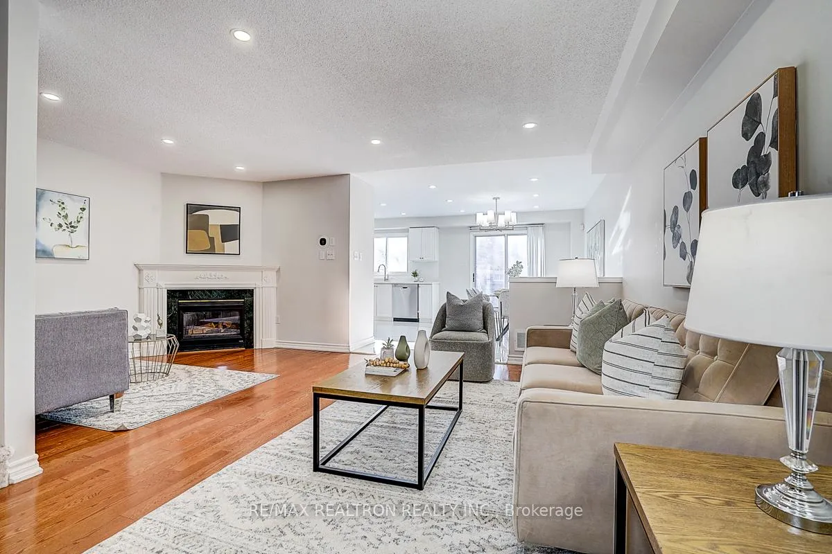 Photo 9 of 175 Trail Ridge Lane, Markham, Berczy — HOMEH