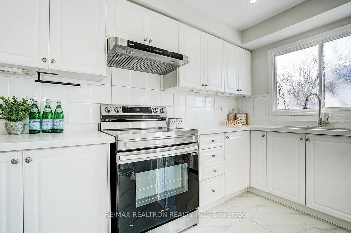 Photo 24 of 175 Trail Ridge Lane, Markham, Berczy — HOMEH