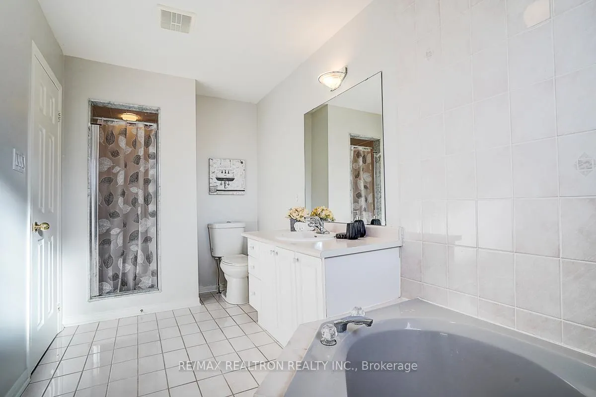 Photo 32 of 175 Trail Ridge Lane, Markham, Berczy — HOMEH