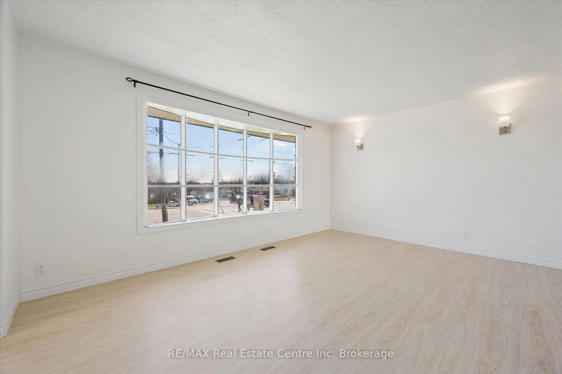 Photo 9 of 6 Eastview Road, Guelph, Grange Road — HOMEH