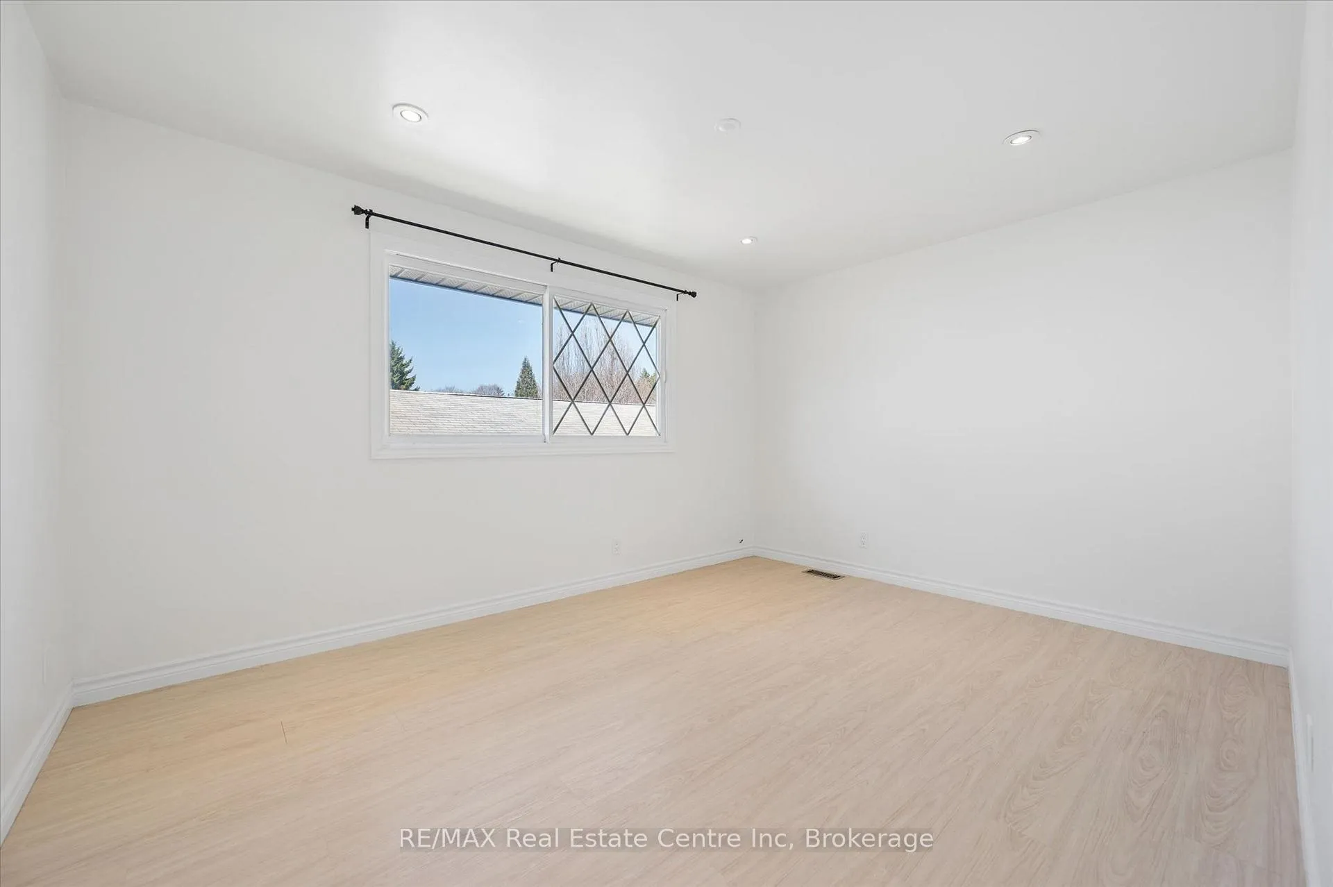 Photo 20 of 6 Eastview Road, Guelph, Grange Road — HOMEH