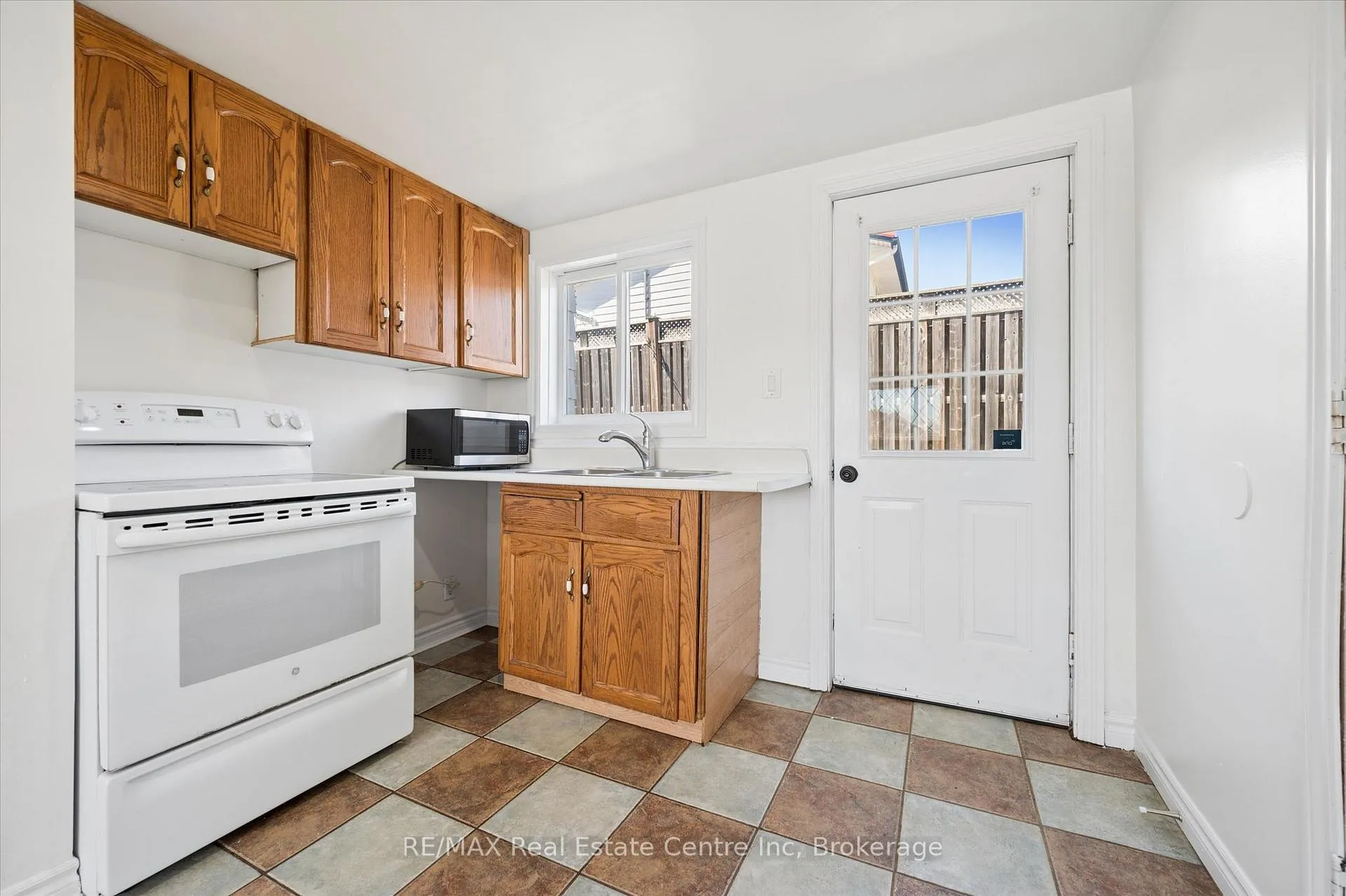 Photo 35 of 6 Eastview Road, Guelph, Grange Road — HOMEH