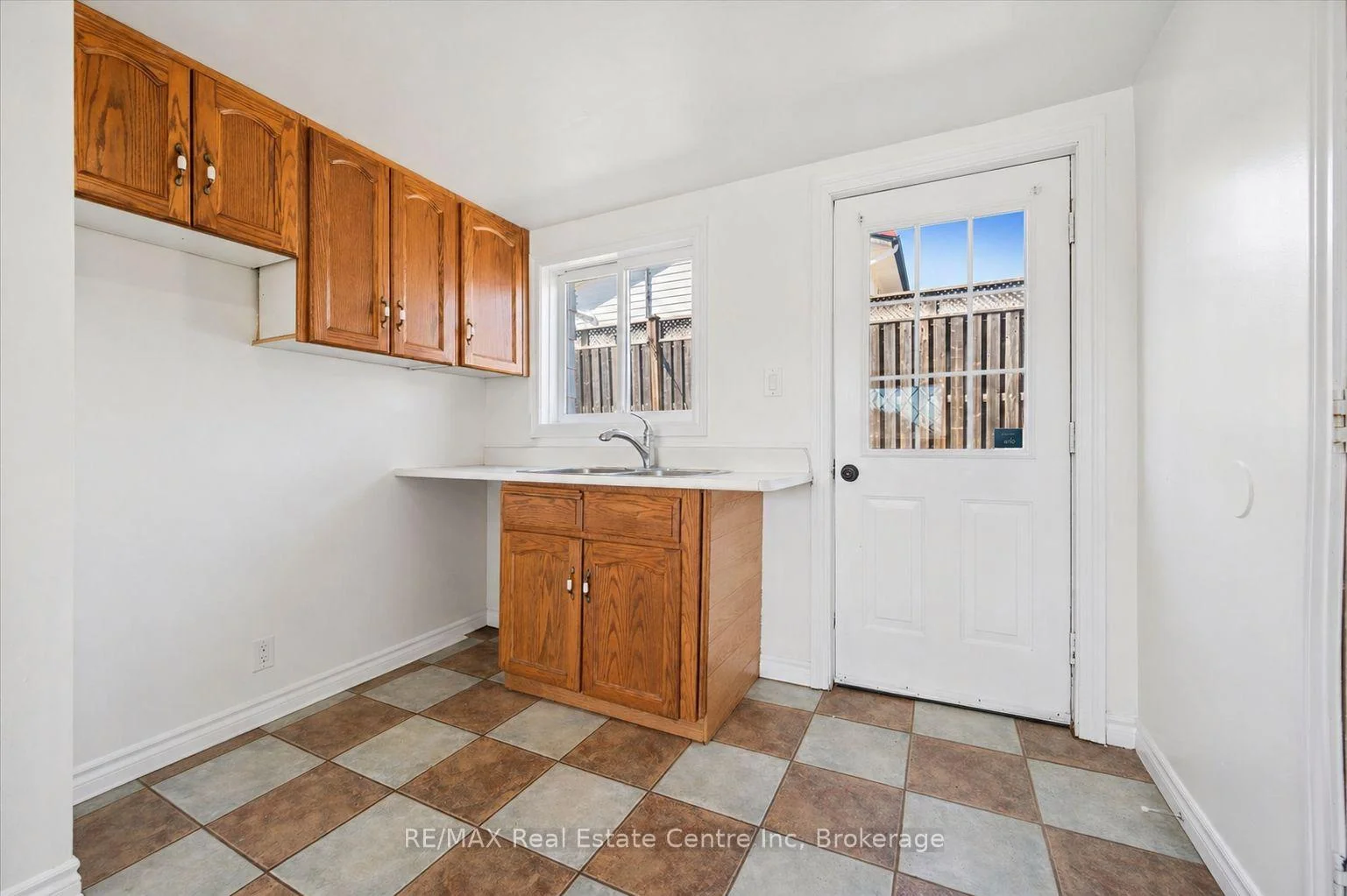 Photo 36 of 6 Eastview Road, Guelph, Grange Road — HOMEH