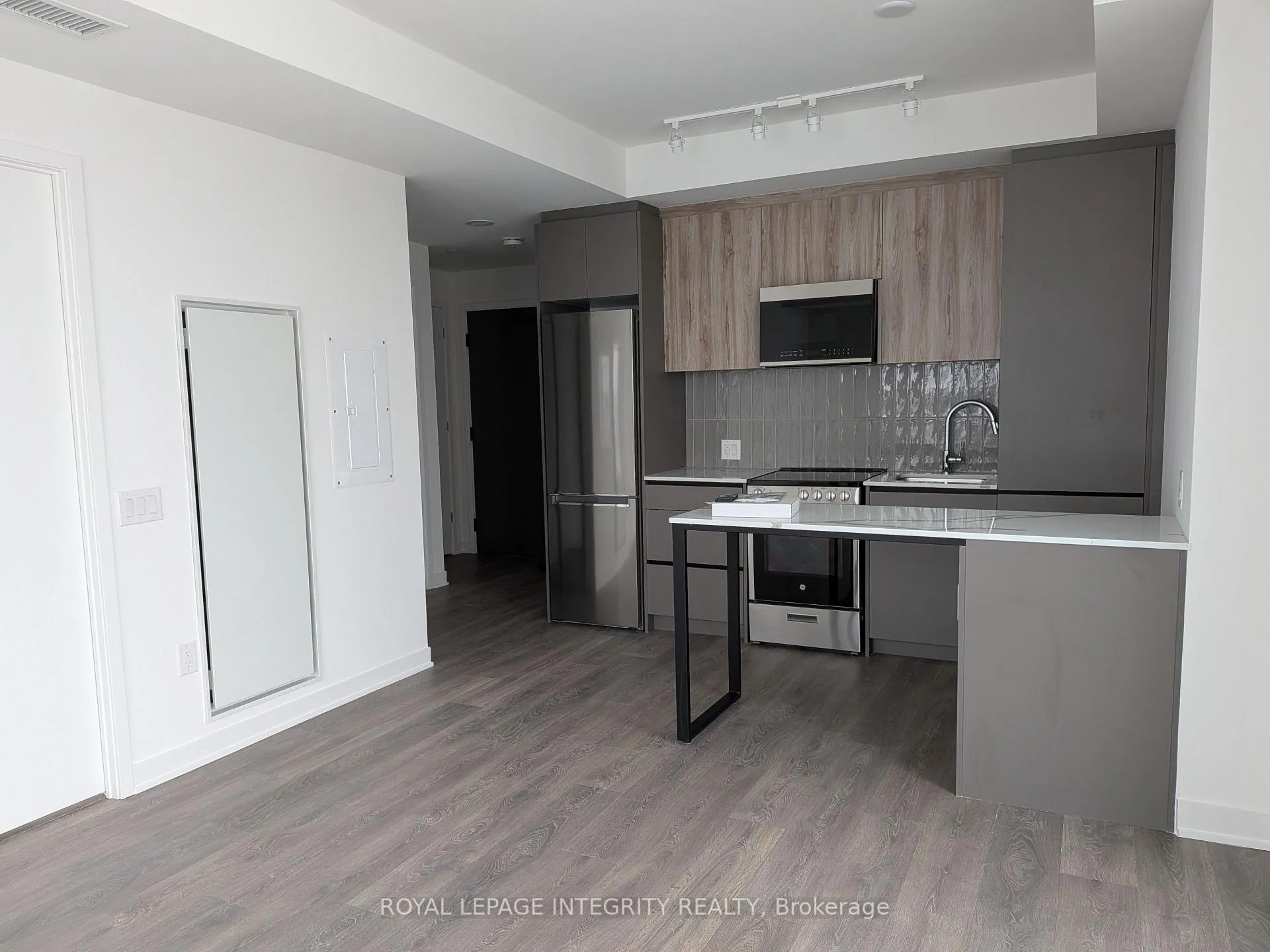 Photo 3 of Unit 1405, 10 All Nations Drive, Brampton, Northwest Brampton — HOMEH