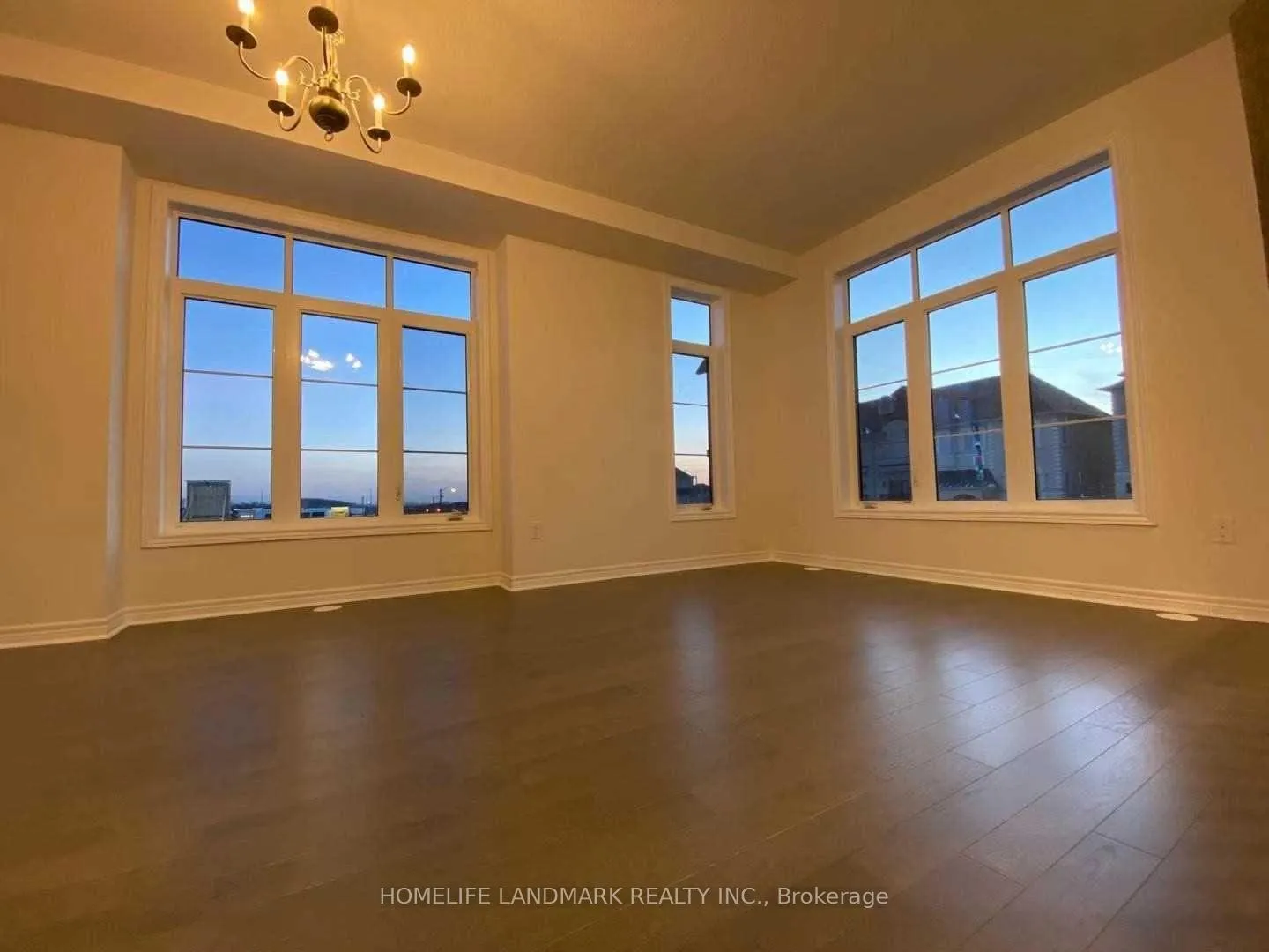 Photo 7 of 81 Grand Trunk Avenue, Vaughan, Patterson — HOMEH