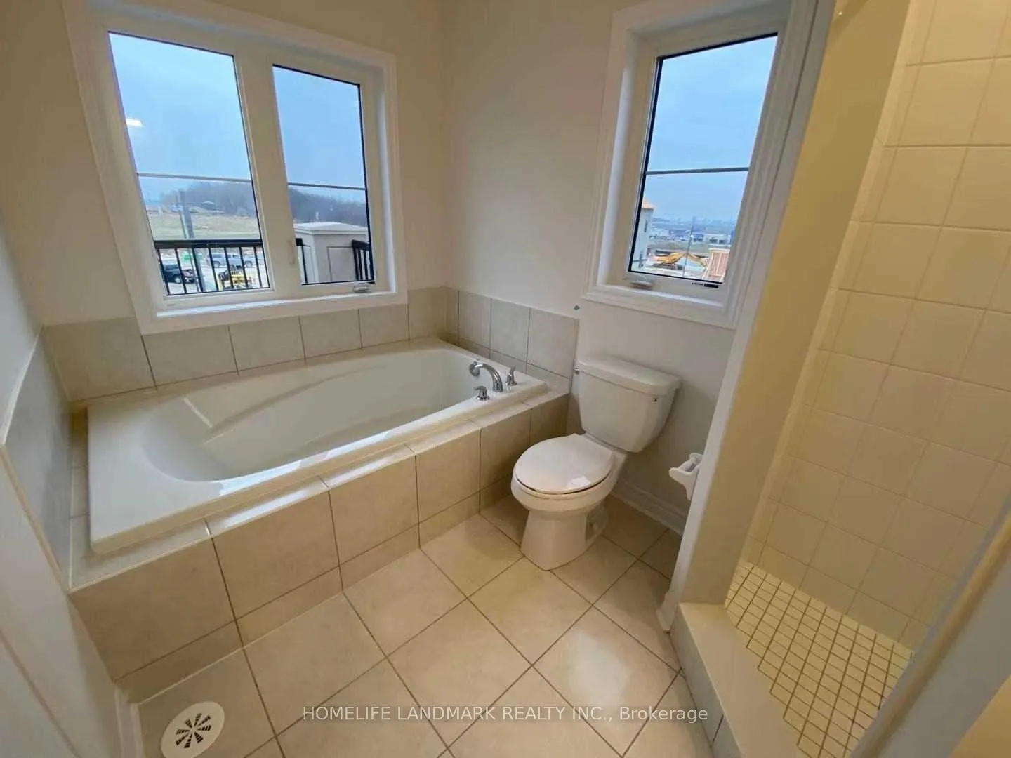 Photo 10 of 81 Grand Trunk Avenue, Vaughan, Patterson — HOMEH