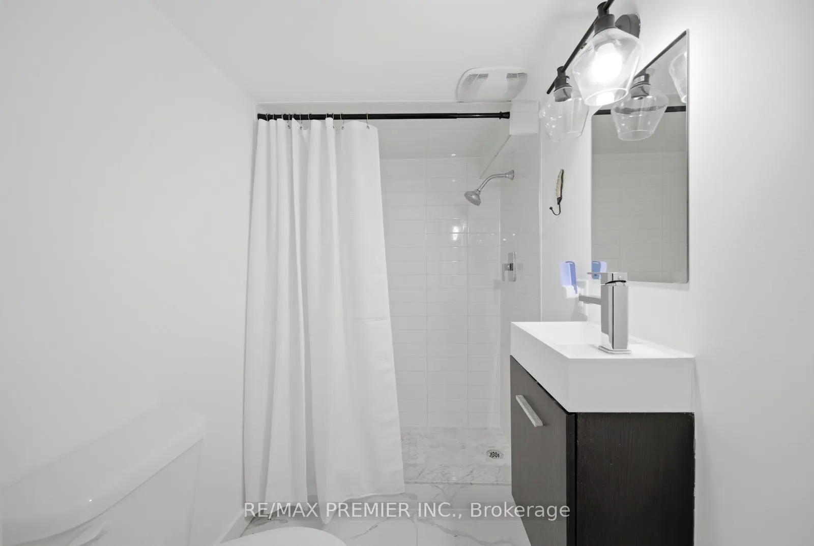 Photo 33 of 127 Ascot Avenue, Toronto, Corso Italia-Davenport — HOMEH