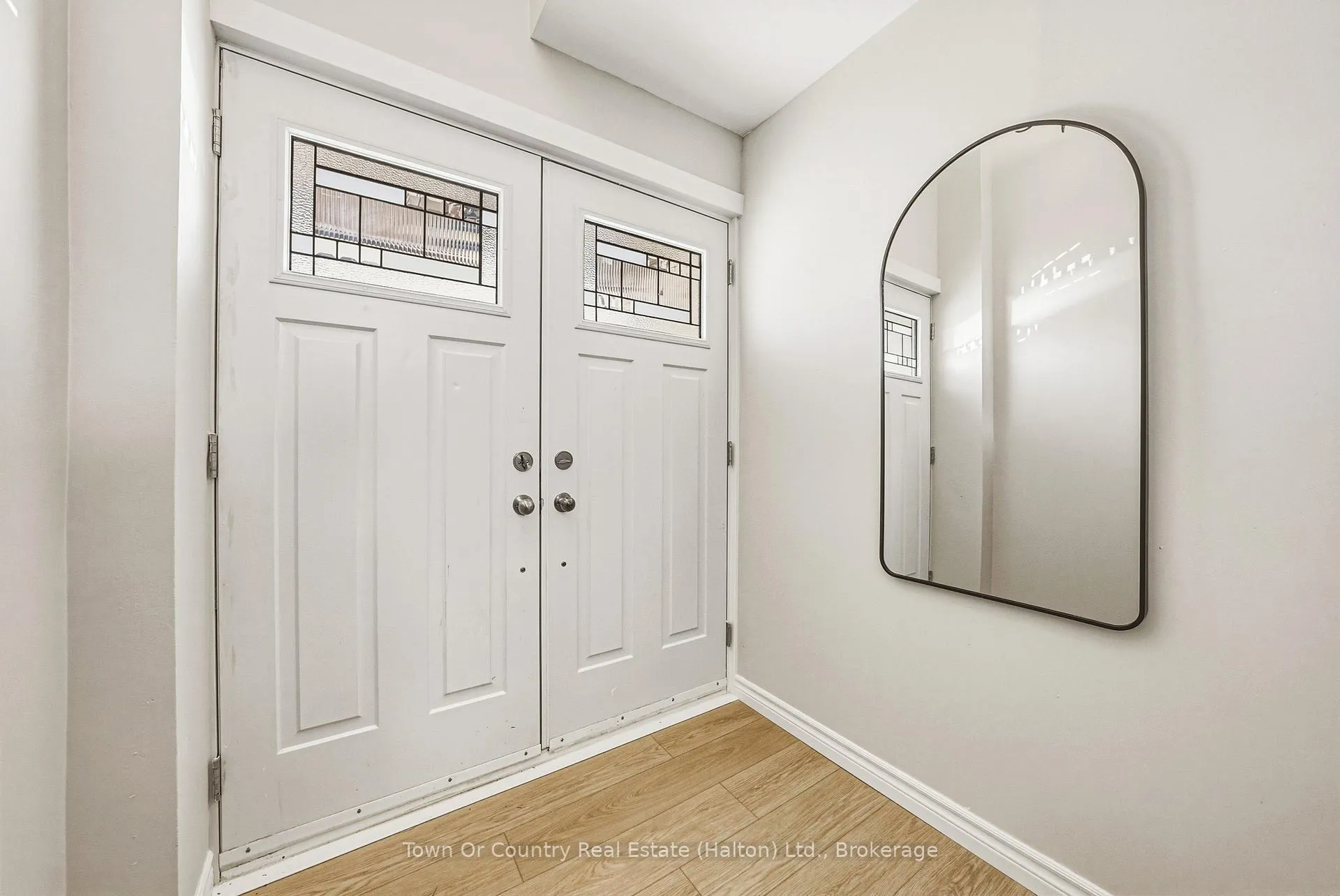 Photo 2 of Unit 2, 64 Bronte Street S, Milton, Old Milton — HOMEH