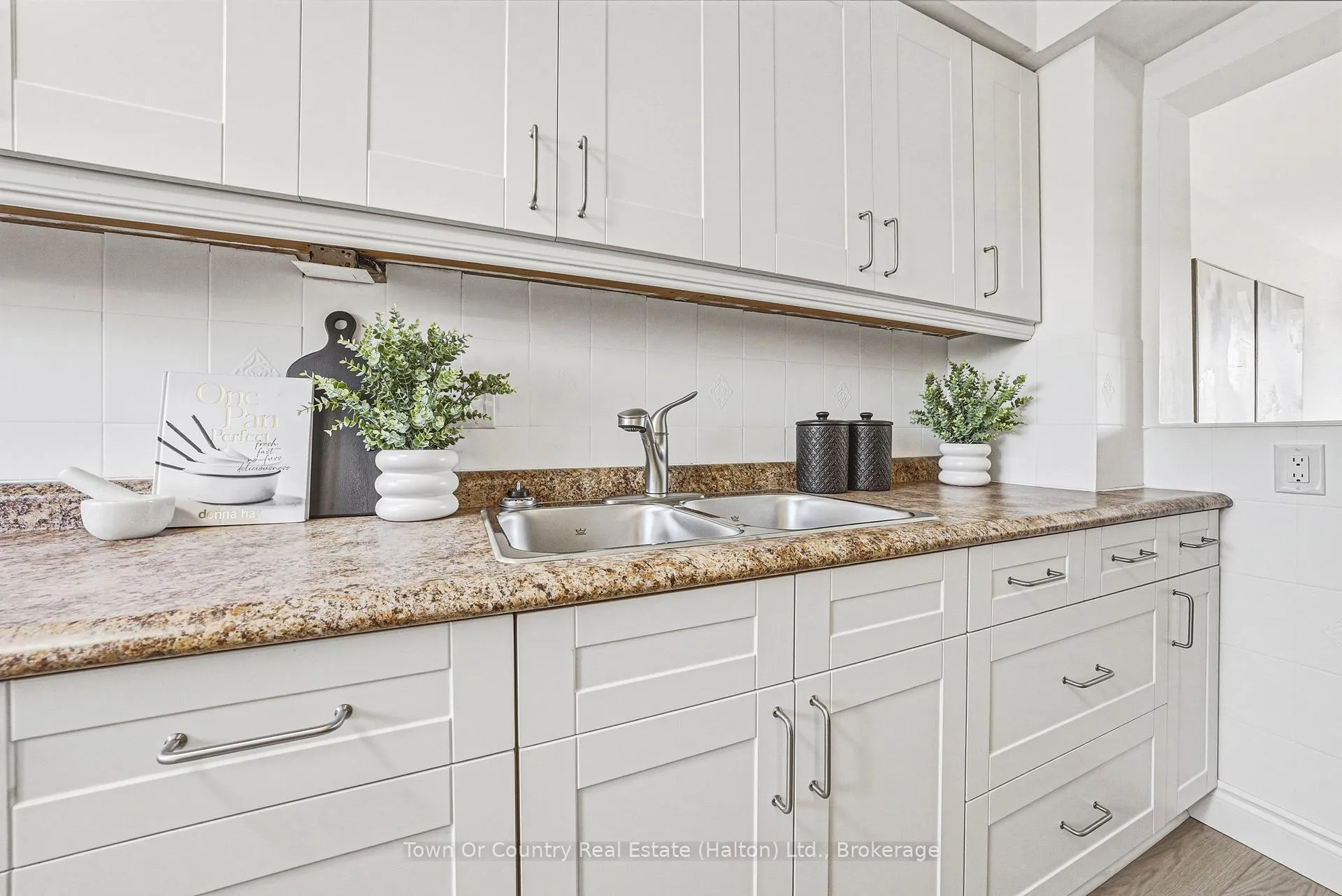 Photo 7 of Unit 2, 64 Bronte Street S, Milton, Old Milton — HOMEH