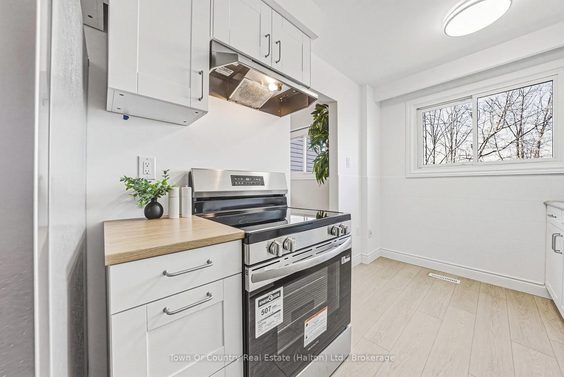 Photo 9 of Unit 2, 64 Bronte Street S, Milton, Old Milton — HOMEH