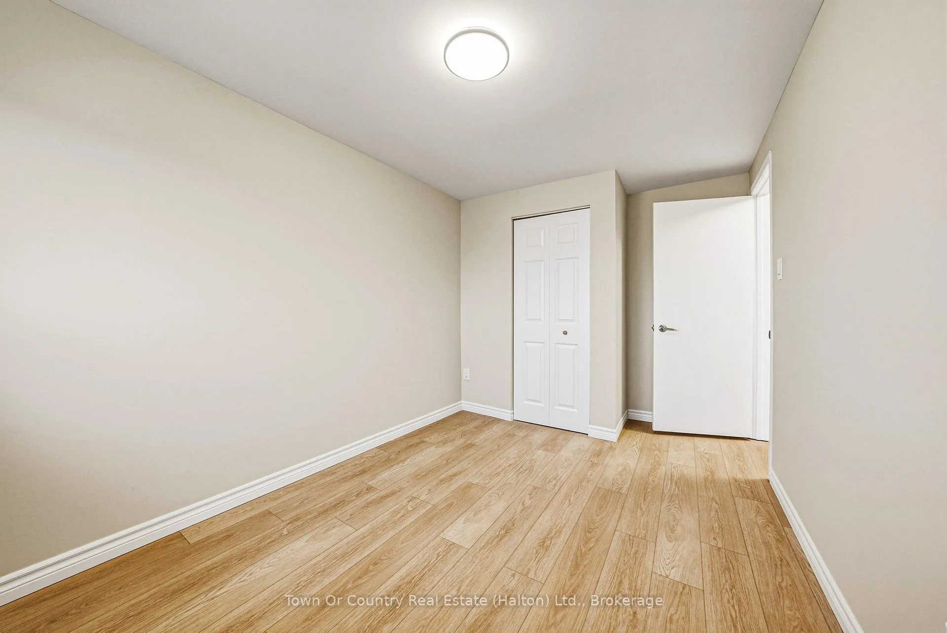 Photo 13 of Unit 2, 64 Bronte Street S, Milton, Old Milton — HOMEH