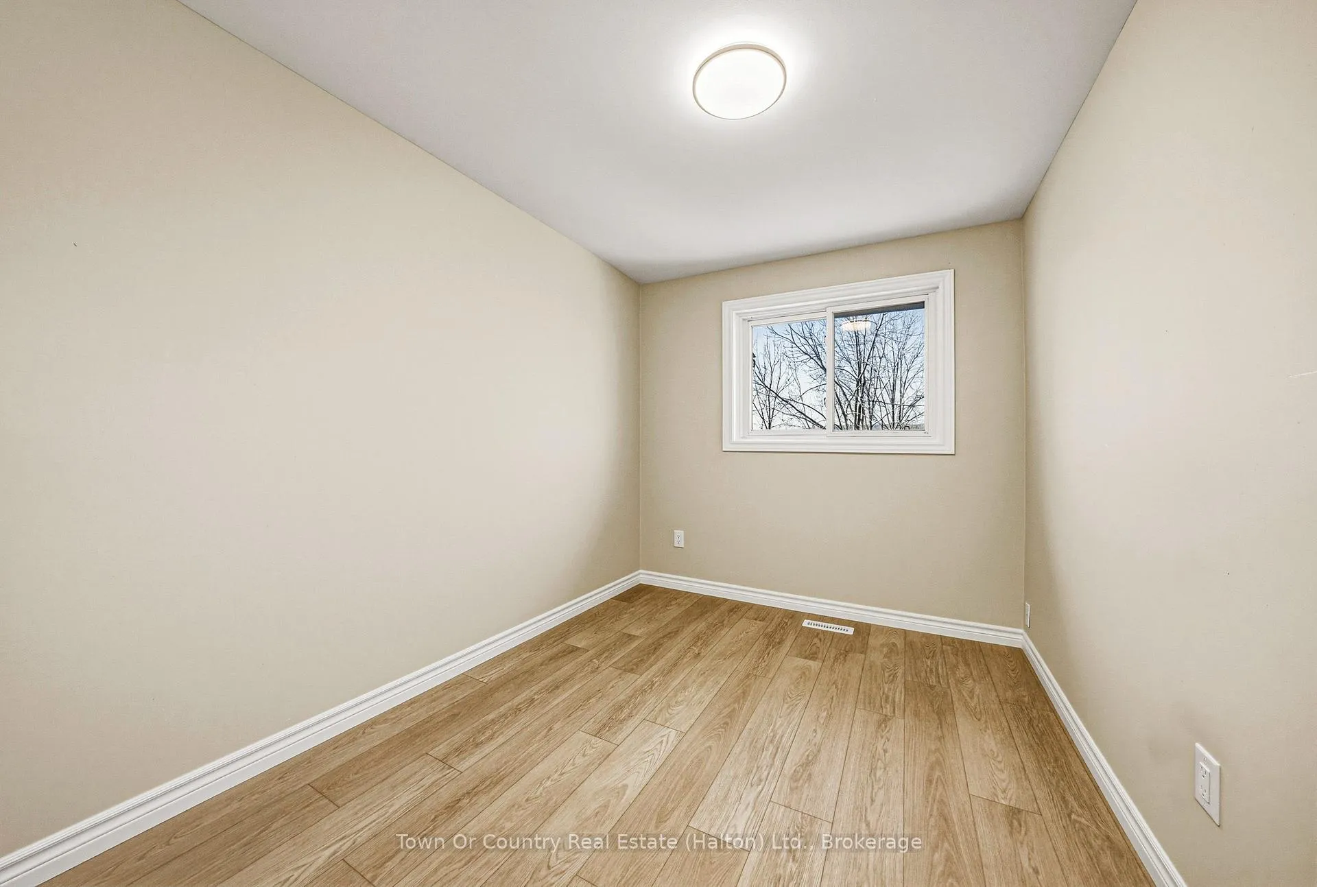 Photo 14 of Unit 2, 64 Bronte Street S, Milton, Old Milton — HOMEH