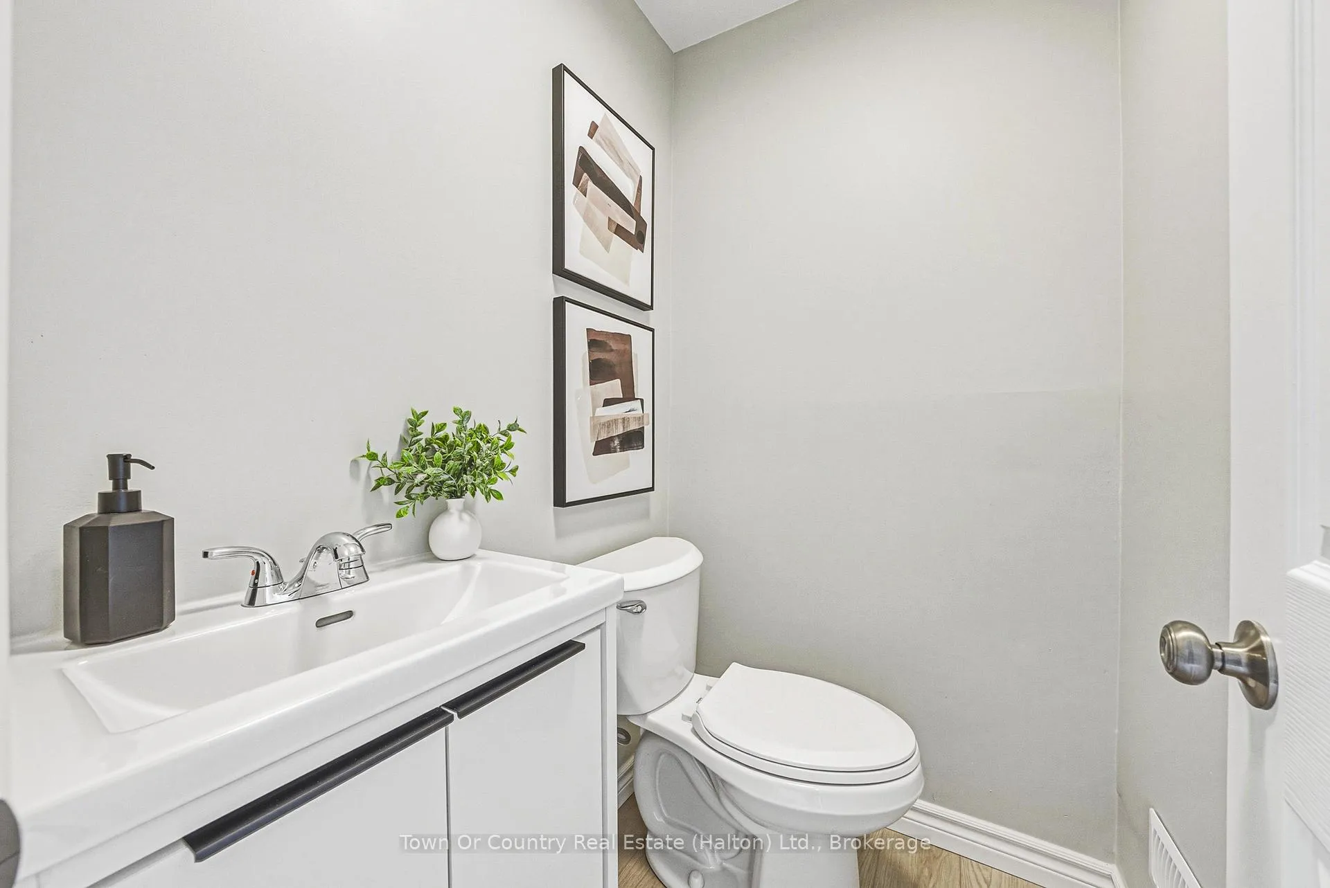Photo 18 of Unit 2, 64 Bronte Street S, Milton, Old Milton — HOMEH