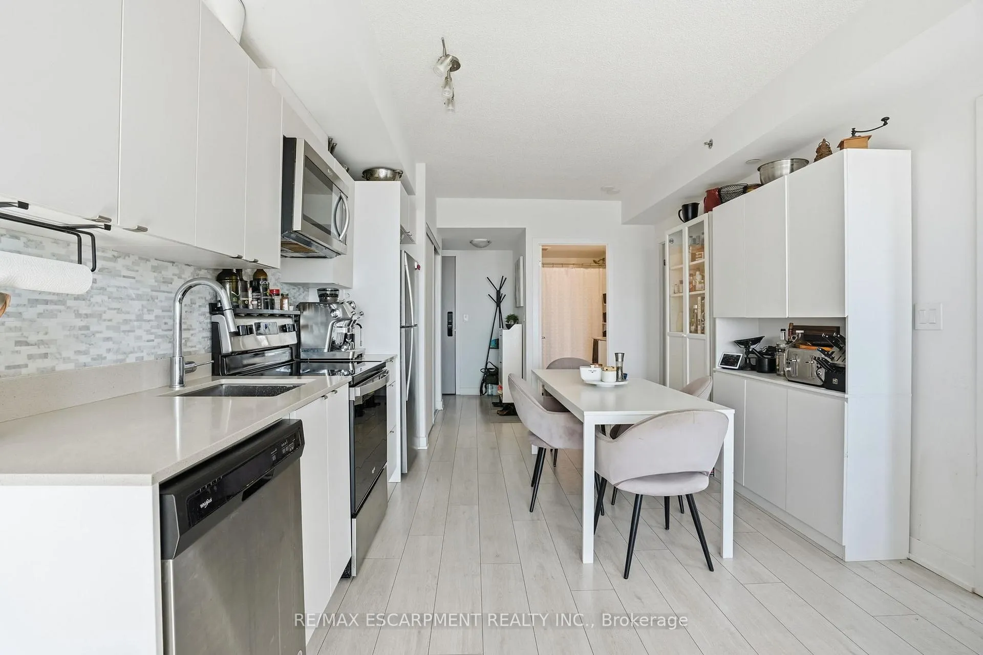 Photo 9 of Unit A814, 3210 Dakota Common, Burlington, Alton — HOMEH
