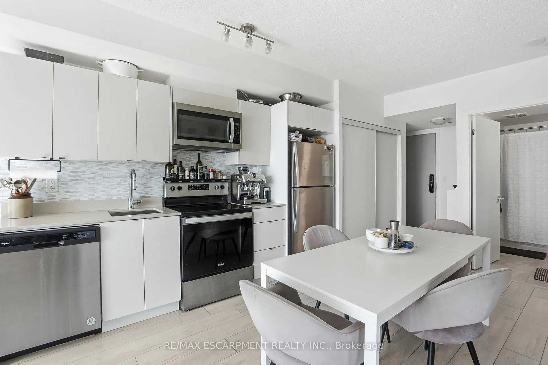 Photo 10 of Unit A814, 3210 Dakota Common, Burlington, Alton — HOMEH