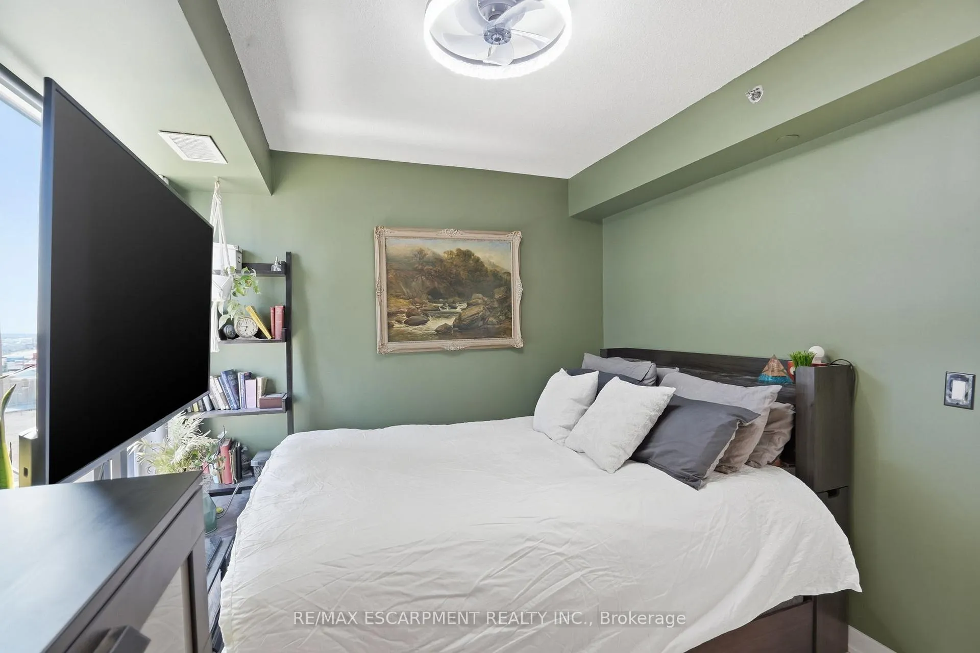 Photo 14 of Unit A814, 3210 Dakota Common, Burlington, Alton — HOMEH