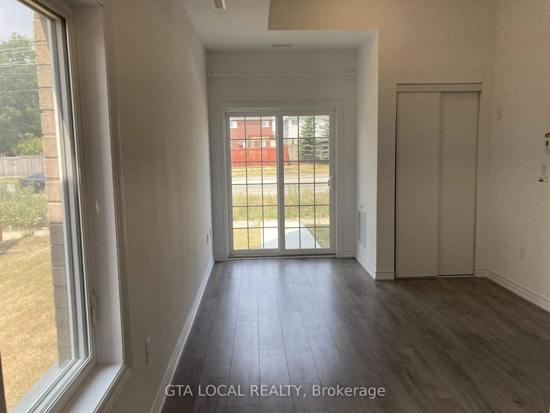 Photo 2 of Unit 1, 31 Pumpkin Corner Crescent, Barrie, Rural Barrie Southeast — HOMEH
