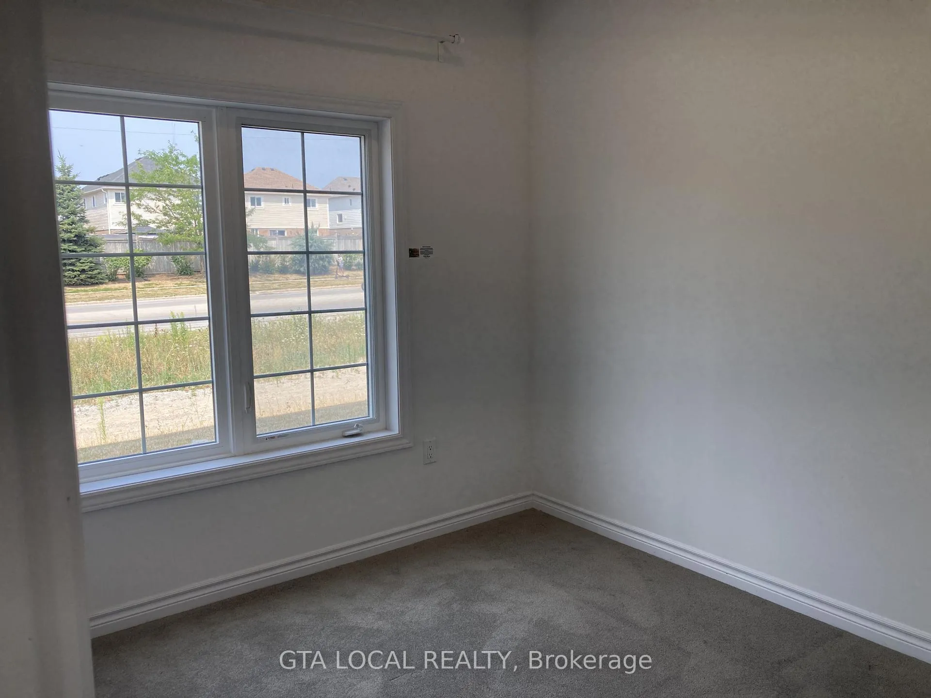 Photo 4 of Unit 1, 31 Pumpkin Corner Crescent, Barrie, Rural Barrie Southeast — HOMEH