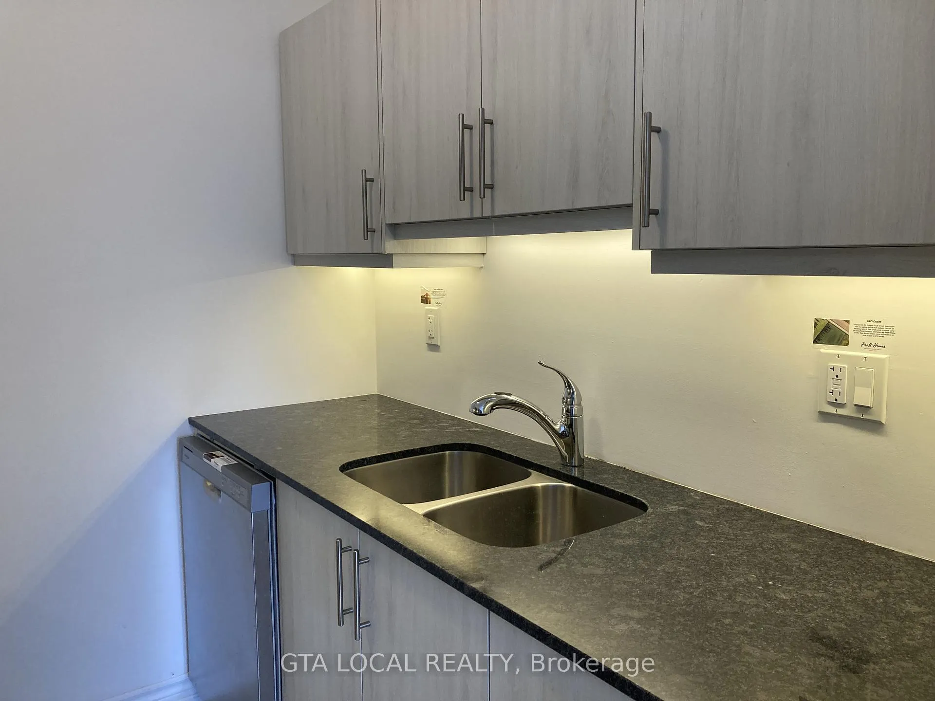 Photo 5 of Unit 1, 31 Pumpkin Corner Crescent, Barrie, Rural Barrie Southeast — HOMEH