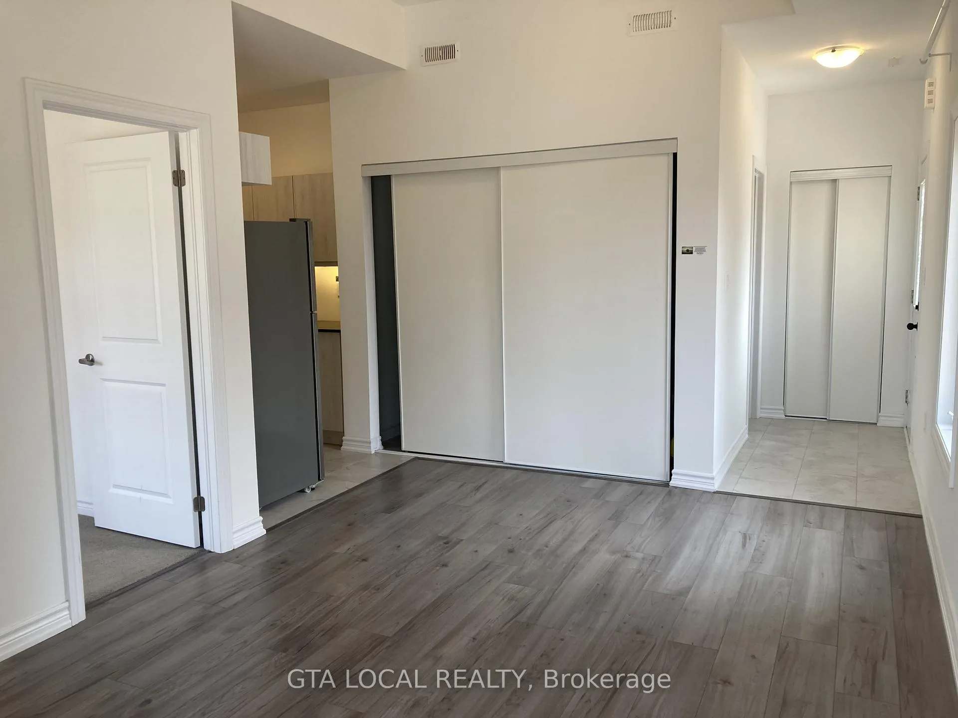 Photo 7 of Unit 1, 31 Pumpkin Corner Crescent, Barrie, Rural Barrie Southeast — HOMEH