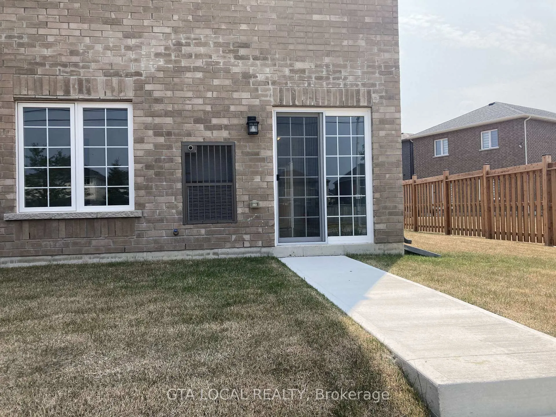 Photo 9 of Unit 1, 31 Pumpkin Corner Crescent, Barrie, Rural Barrie Southeast — HOMEH