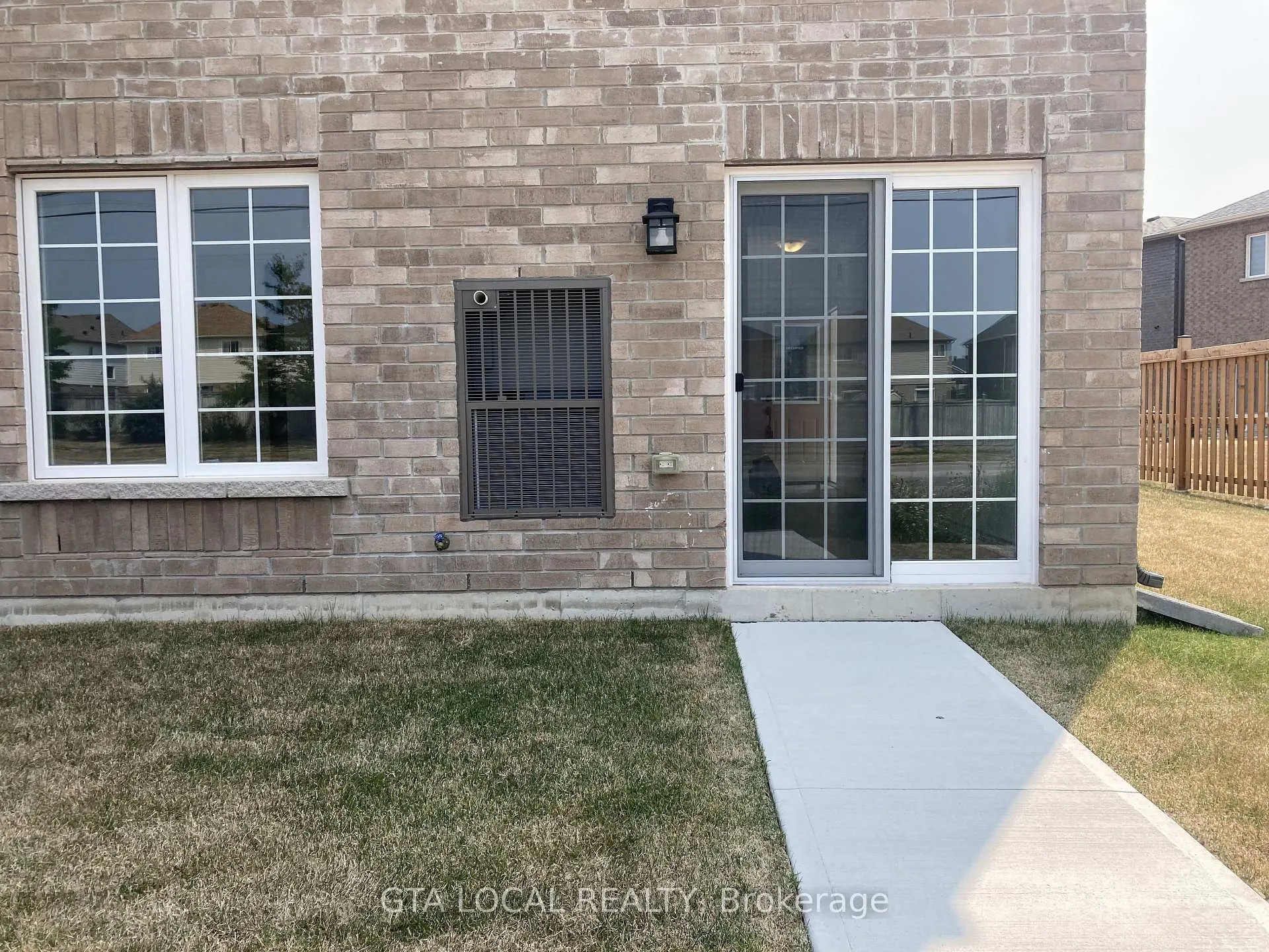 Photo 10 of Unit 1, 31 Pumpkin Corner Crescent, Barrie, Rural Barrie Southeast — HOMEH