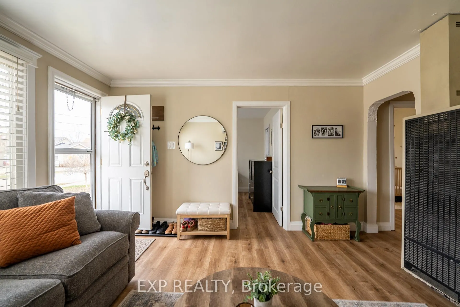 Photo 3 of 32 Alexandra Boulevard, St. Catharines, Secord Woods — HOMEH