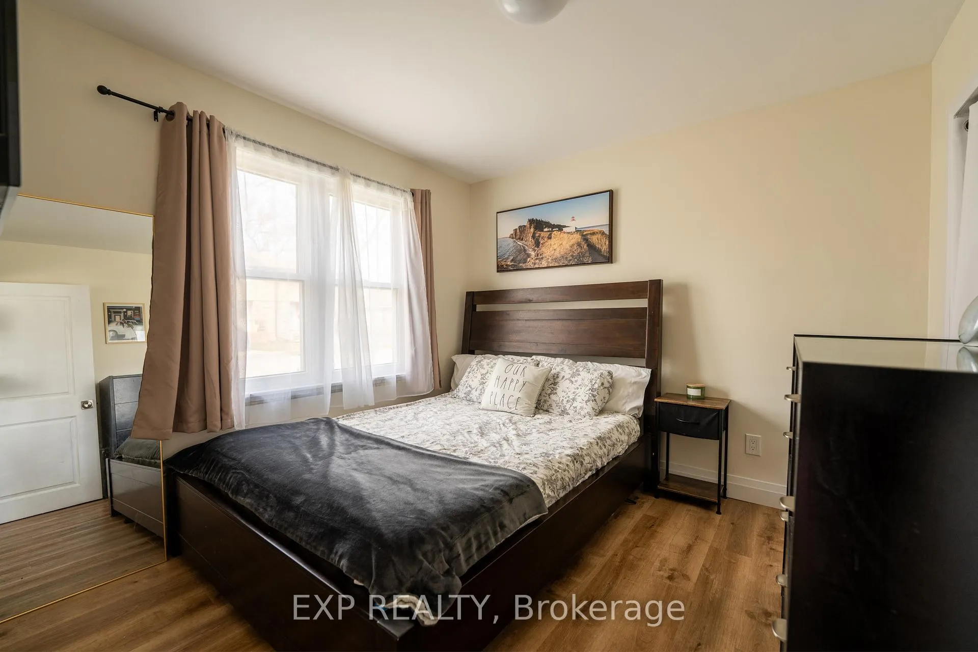 Photo 7 of 32 Alexandra Boulevard, St. Catharines, Secord Woods — HOMEH