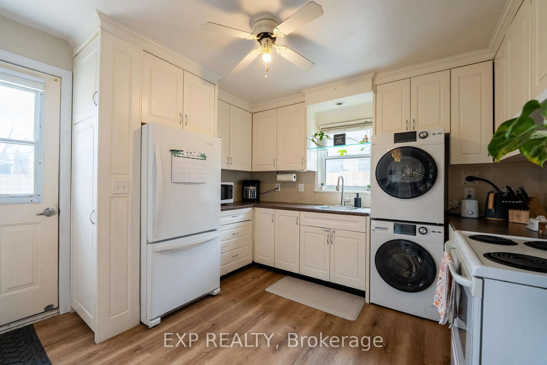 Photo 13 of 32 Alexandra Boulevard, St. Catharines, Secord Woods — HOMEH
