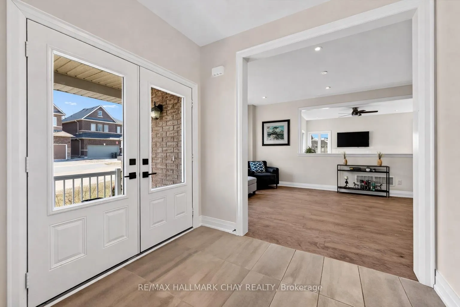 Photo 5 of 2 Cypress Point Street, Barrie, Holly — HOMEH