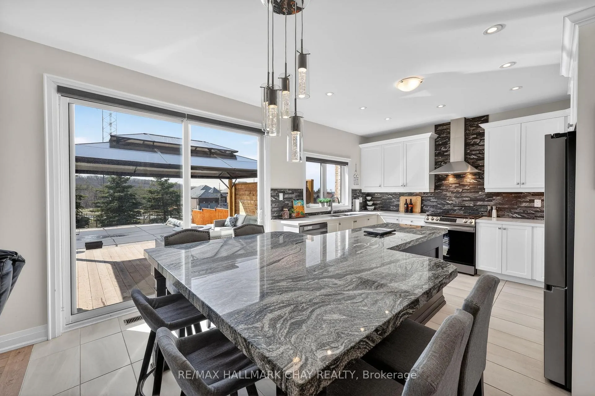 Photo 8 of 2 Cypress Point Street, Barrie, Holly — HOMEH