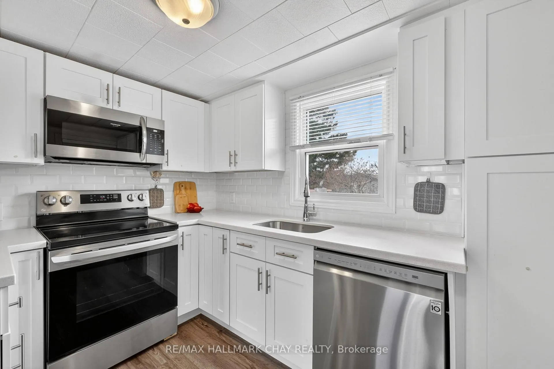 Photo 10 of 27 Alexander Road, Orillia — HOMEH