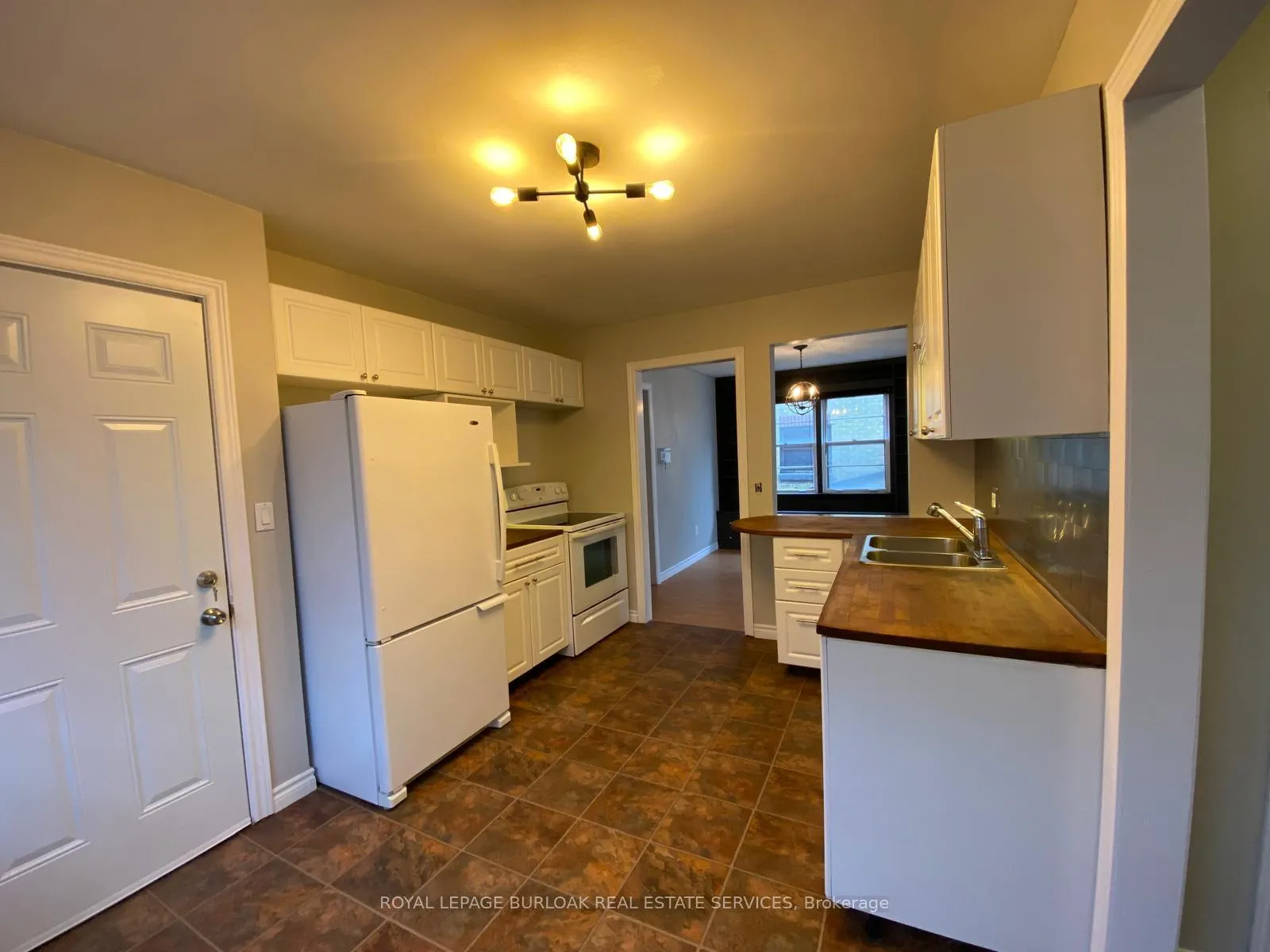 Photo 4 of 367 Norfolk Street N, Norfolk, Simcoe — HOMEH