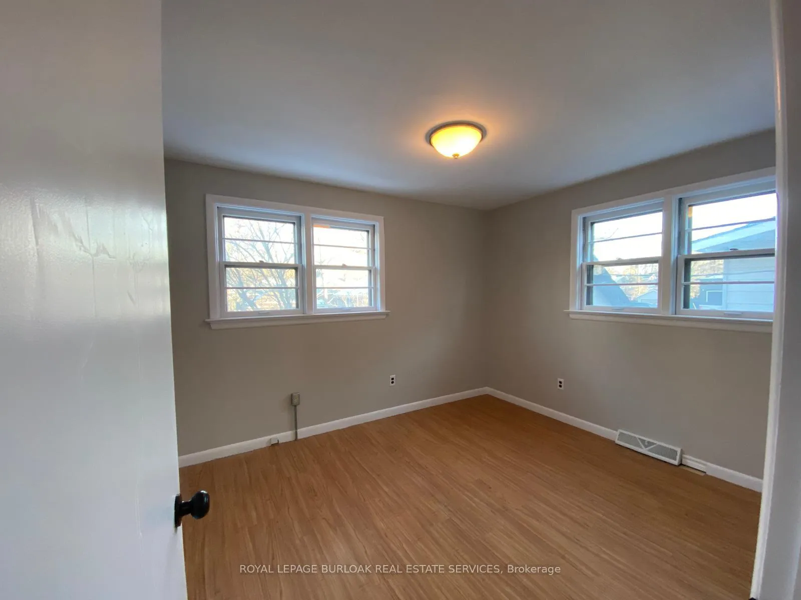 Photo 11 of 367 Norfolk Street N, Norfolk, Simcoe — HOMEH