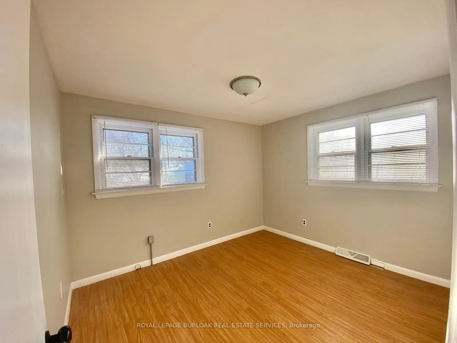 Photo 13 of 367 Norfolk Street N, Norfolk, Simcoe — HOMEH