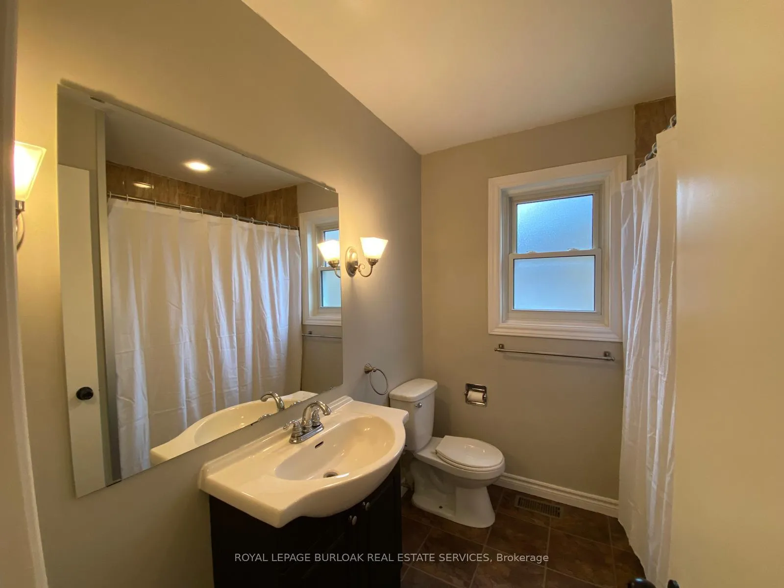 Photo 14 of 367 Norfolk Street N, Norfolk, Simcoe — HOMEH
