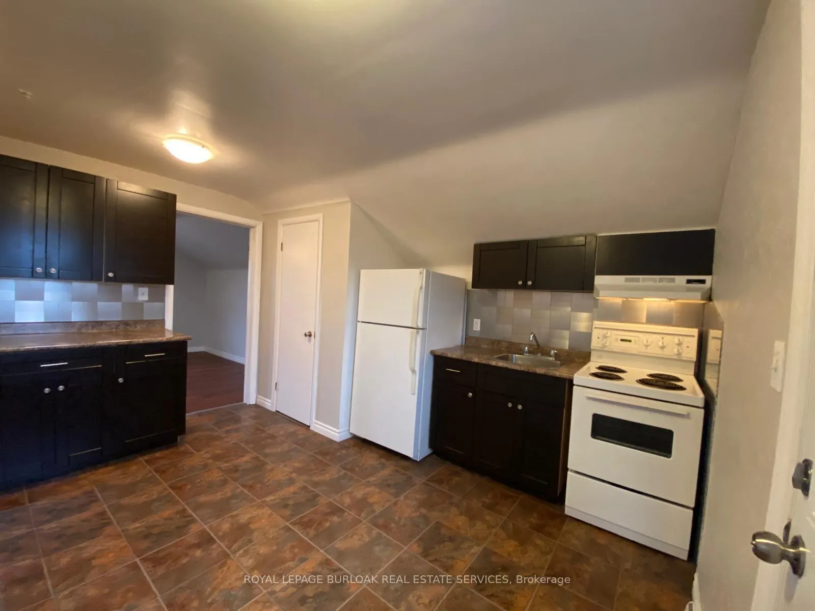 Photo 17 of 367 Norfolk Street N, Norfolk, Simcoe — HOMEH