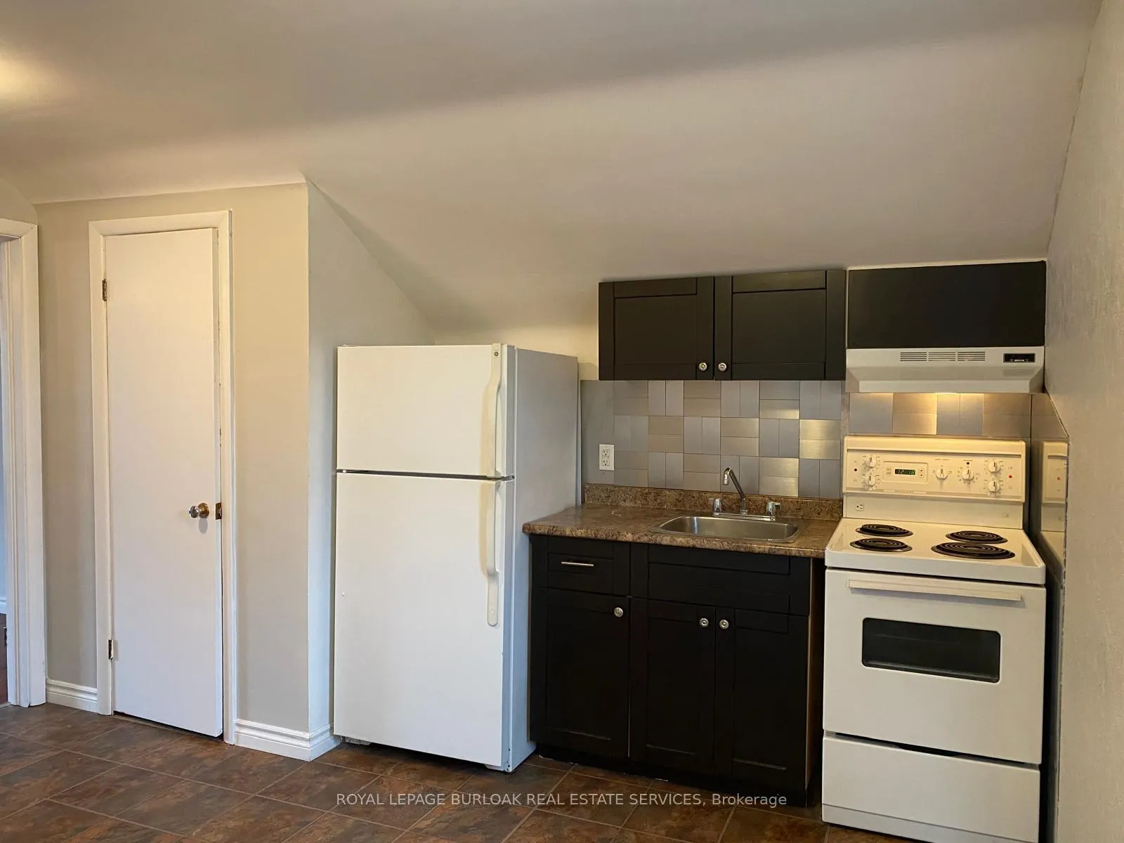 Photo 18 of 367 Norfolk Street N, Norfolk, Simcoe — HOMEH