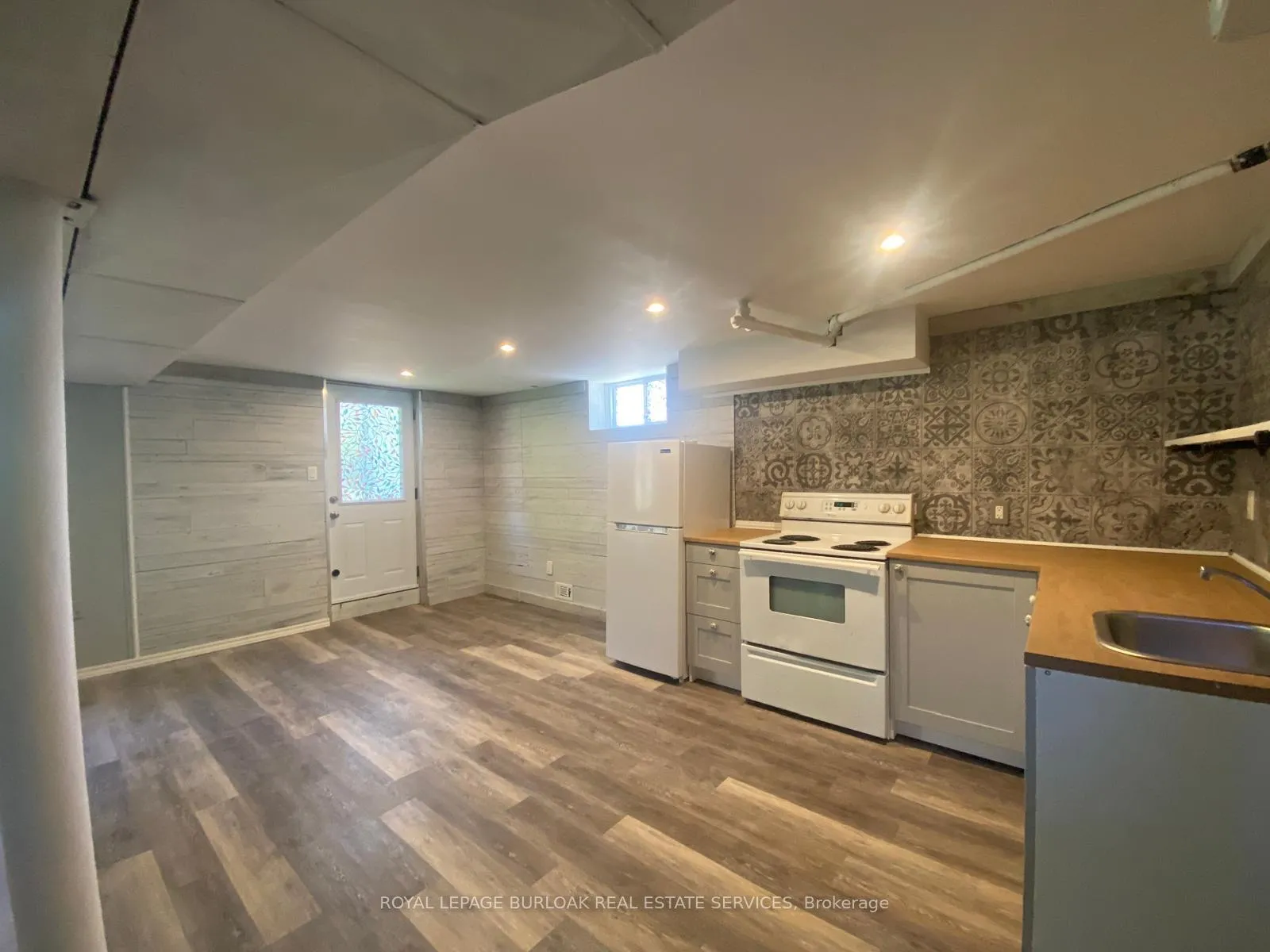 Photo 29 of 367 Norfolk Street N, Norfolk, Simcoe — HOMEH