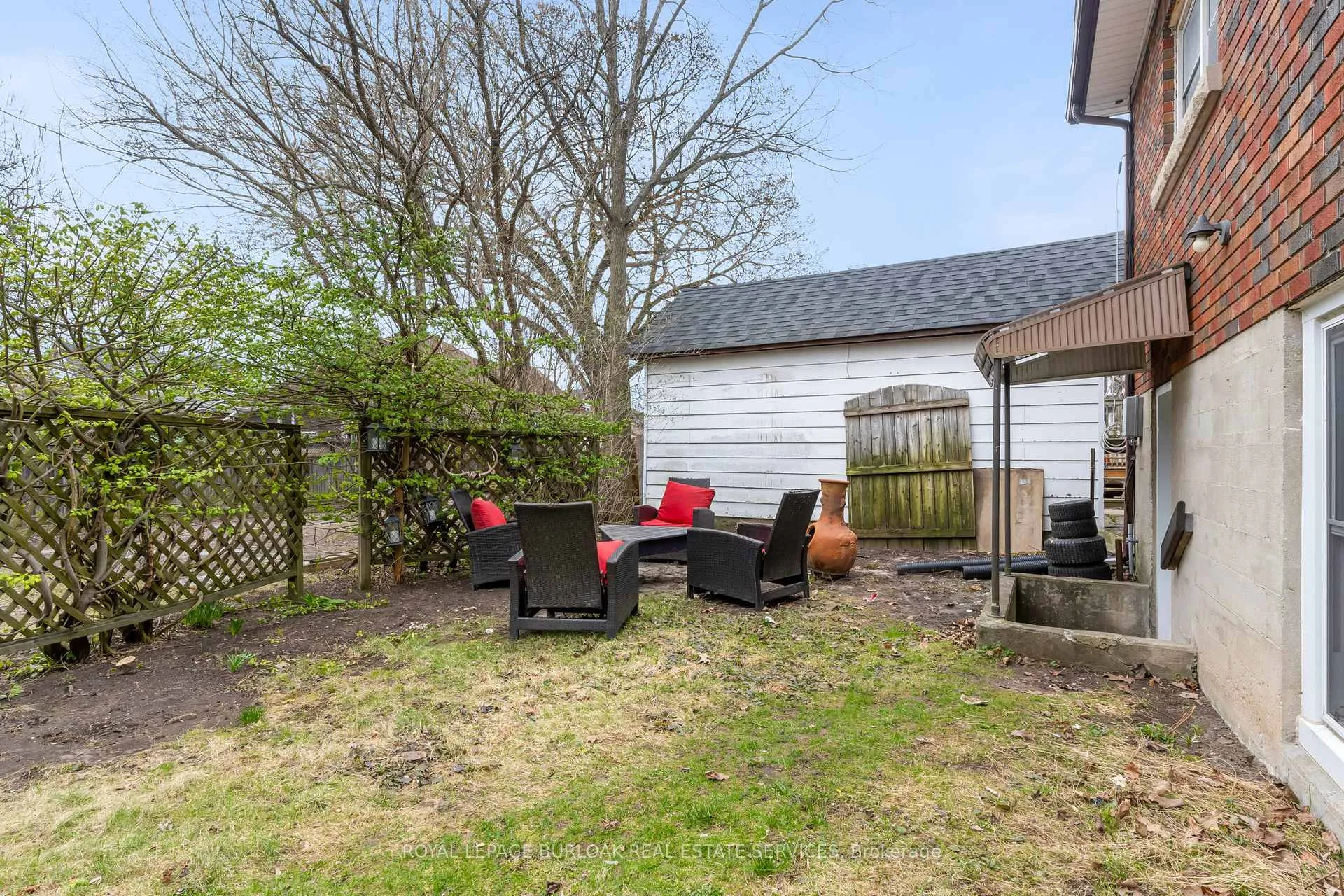 Photo 32 of 367 Norfolk Street N, Norfolk, Simcoe — HOMEH