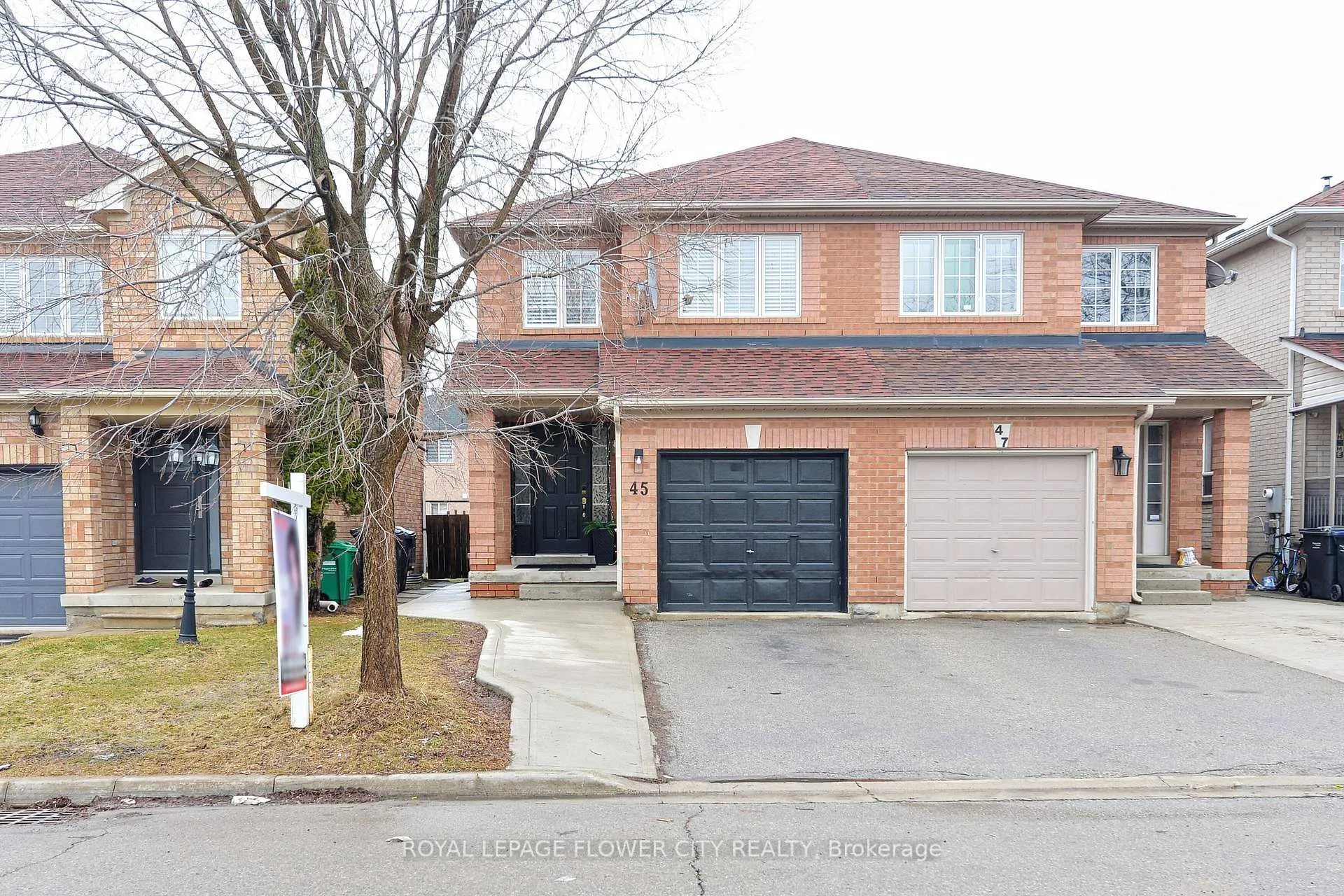 Photo 1 of 45 Roadmaster Lane, Brampton, Fletcher's Meadow — HOMEH