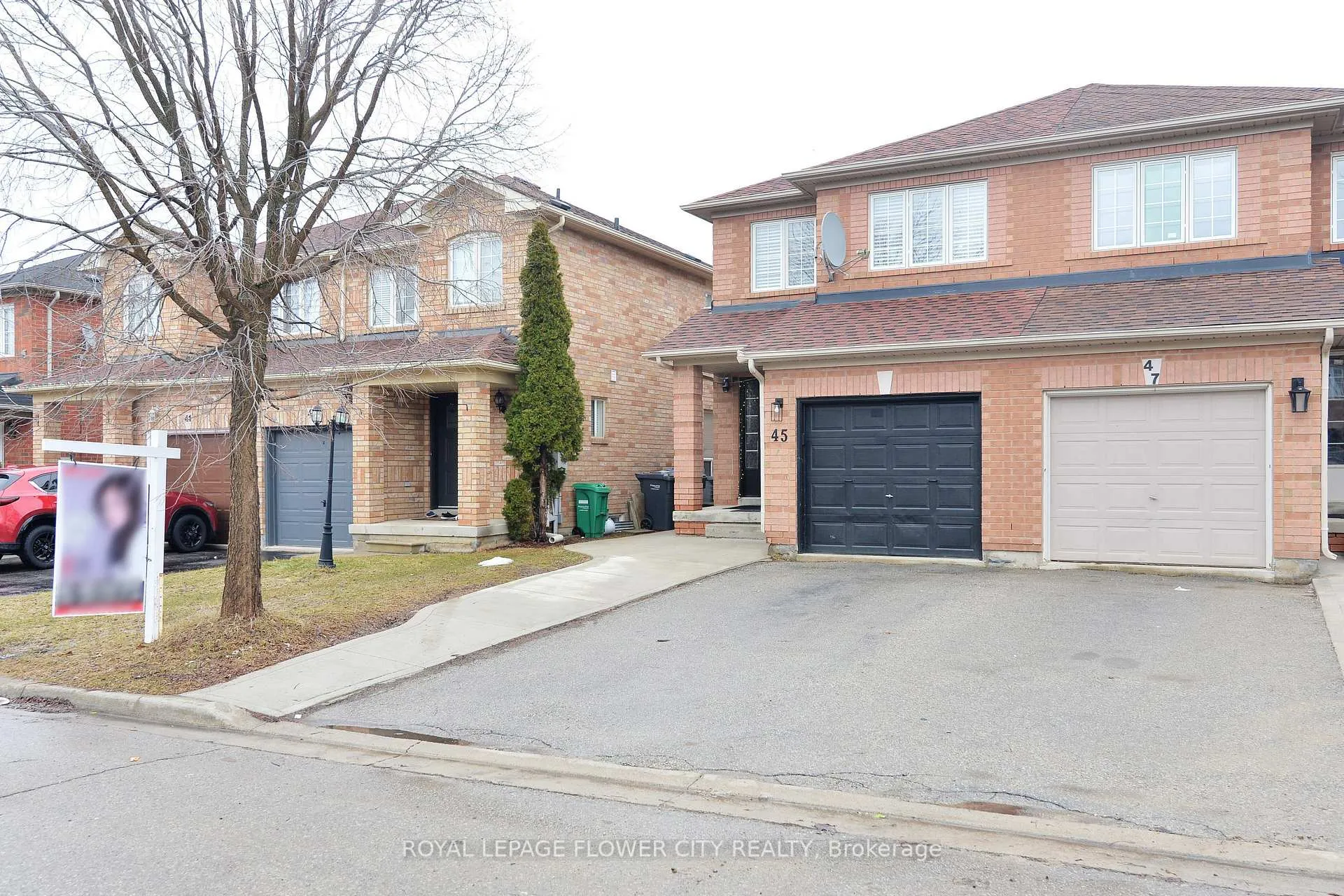 Photo 2 of 45 Roadmaster Lane, Brampton, Fletcher's Meadow — HOMEH