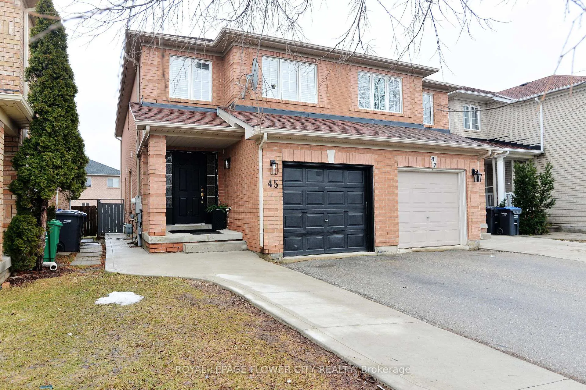 Photo 4 of 45 Roadmaster Lane, Brampton, Fletcher's Meadow — HOMEH