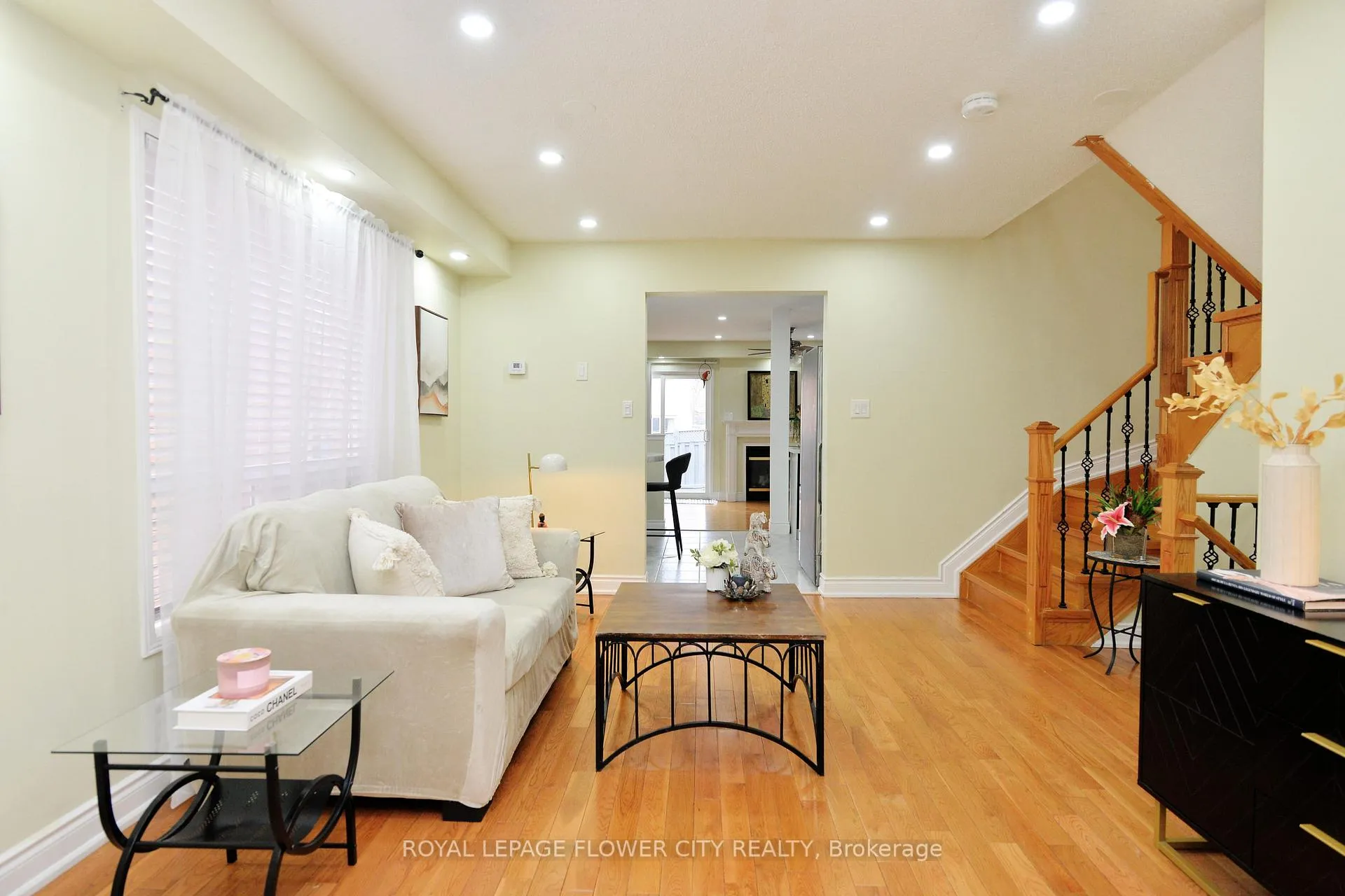 Photo 9 of 45 Roadmaster Lane, Brampton, Fletcher's Meadow — HOMEH